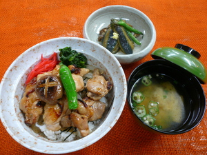 9月1日　焼き鳥丼.JPG